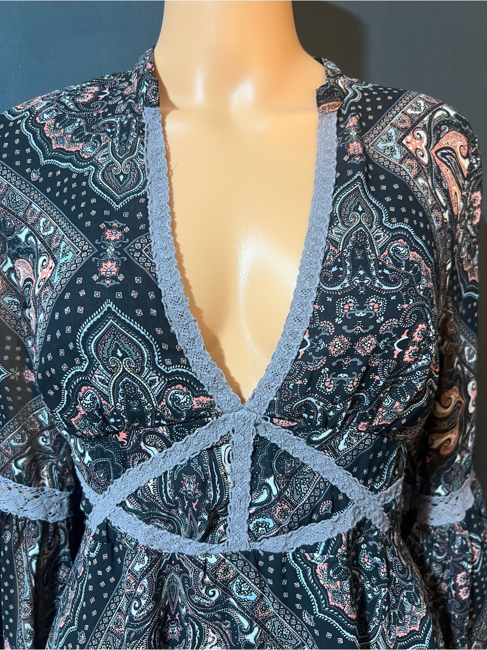Free People Black and Blush Paisley V-Neck Mini Dress - Picture 4 of 8